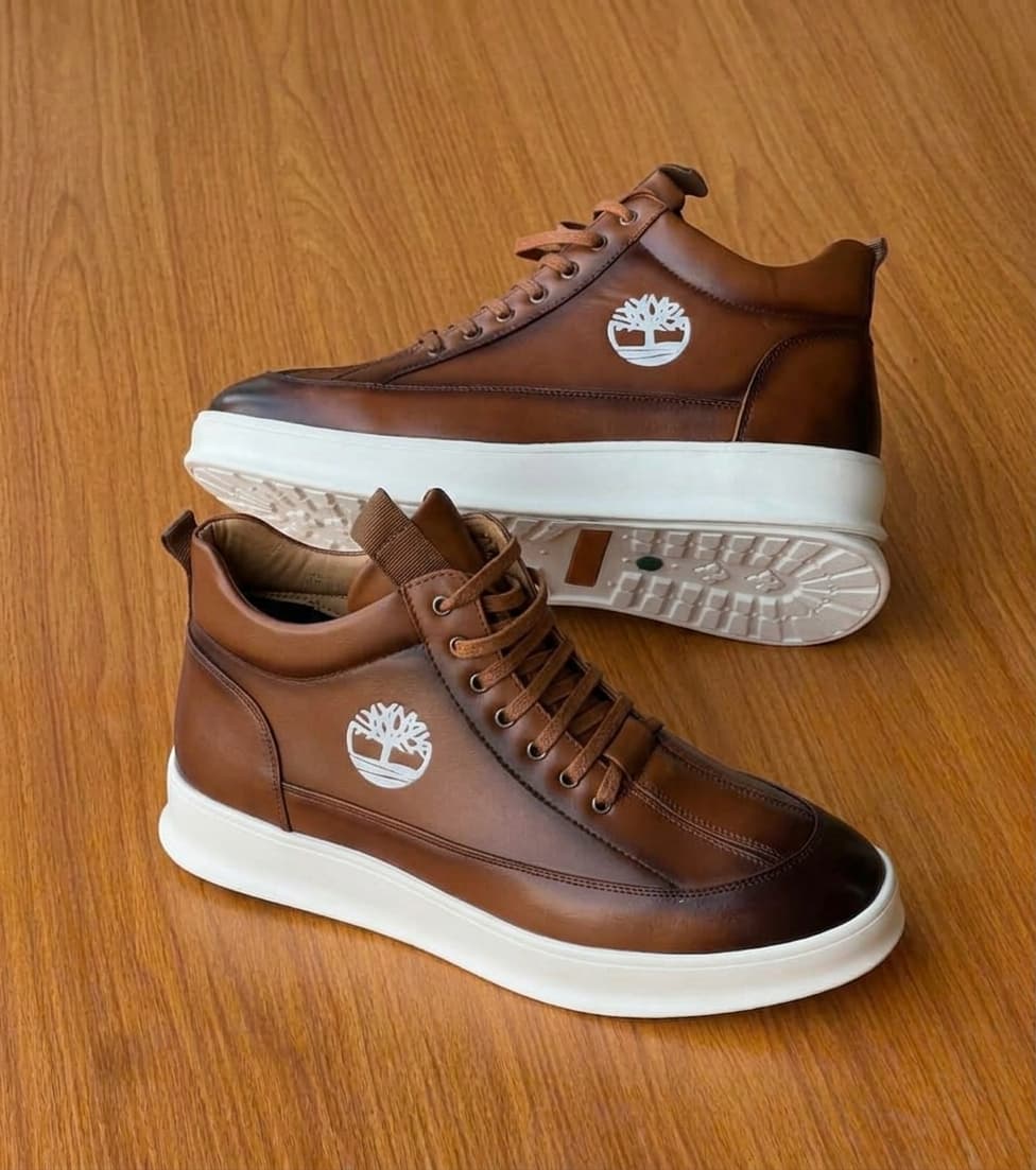 Leather Sneakers in black